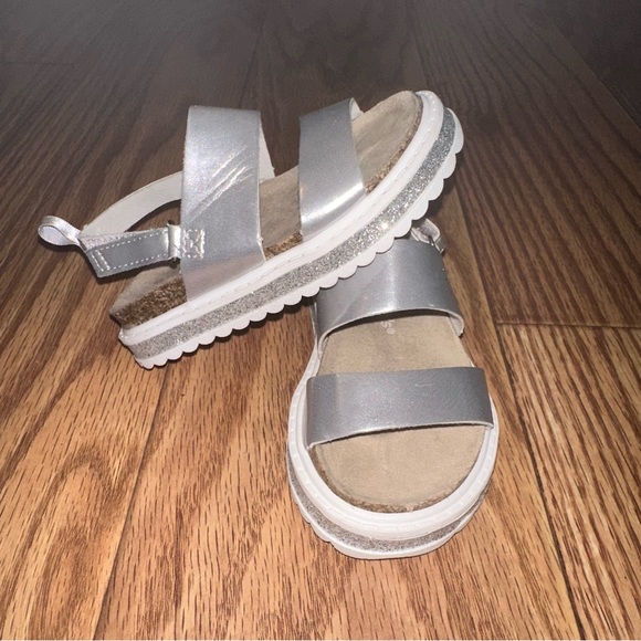 Toddler Sandals - Picture 2 of 6